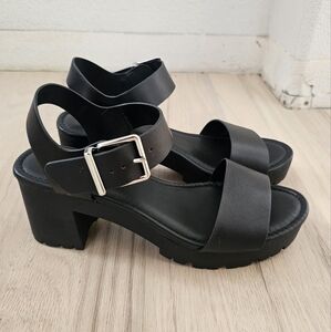 Gianni Bini Black Chunky Sandals